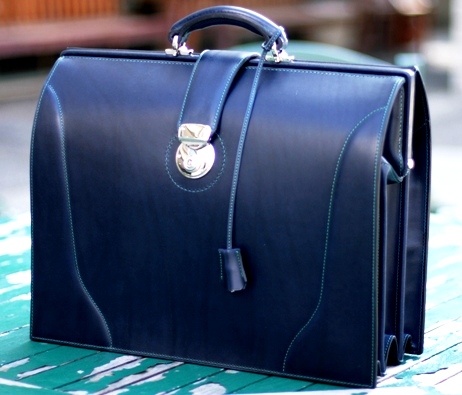 ホ*ジ様 ダレスバッグ　ブッテーロ本革　ネイビー　総手縫い ダレスバッグ ブッテーロ本革 ネイビー 総手縫い やっと完成